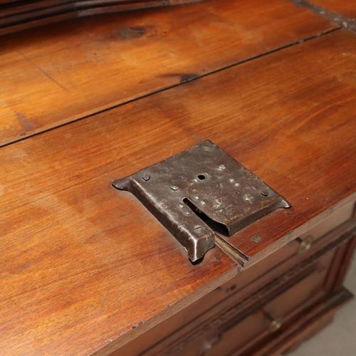 17th Century Baroque Walnut Canterano For Sale - Image 6 of 15