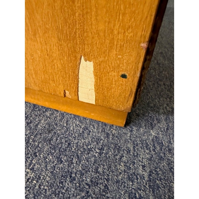 Wood Modernage Midcentury Furniture Company New York & Miami Beach White & Maple Dresser & Mirror With Horizontal Pulls For Sale - Image 7 of 17