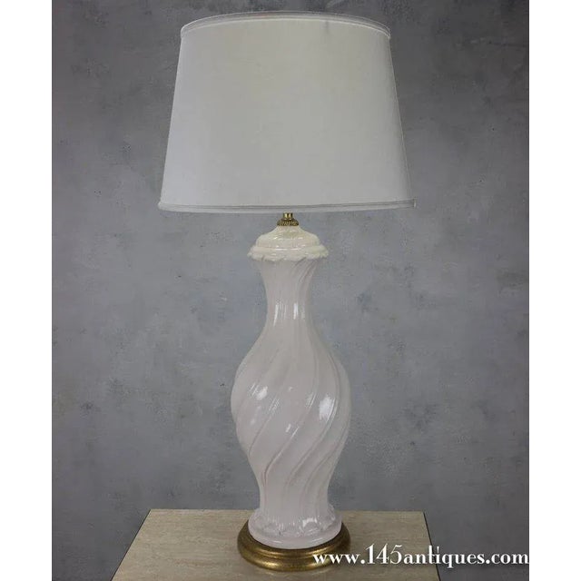 Mid-Century Modern 1950s Spanish White Ceramic Lamp With Gold Base For Sale - Image 3 of 10