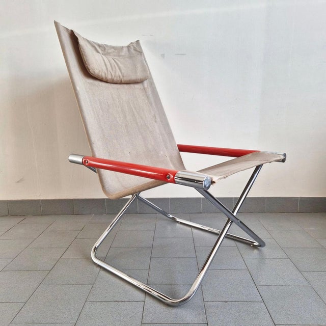 Fair condition. Some oxidation of the chrome in places and signs of wear on the orange lacquered metal. Signs of wear and...