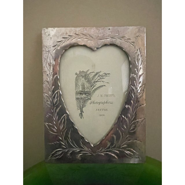 Antique Silver-Tone Metal Frame With a Heart Shape Opening and Light Foliage Carving For Sale - Image 12 of 12