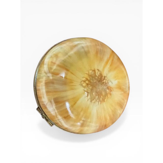 Limoges, France Hand-Painted Limoges Porcelain Onion Trinket Box – French Peint Main Hinged Box For Sale - Image 4 of 4