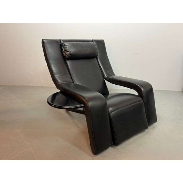 Mid-Century Italian Kilkis Lounge Chair with Ottoman and Integrated Small Side Table in Black Leather by Ammaniti & Vitello for Brunati, Italy, 1960s For Sale - Image 4 of 17
