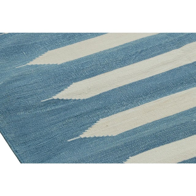 Rug & Kilim’s Contemporary Dhurrie Rug in Blue and White Stripes For Sale In New York - Image 6 of 7
