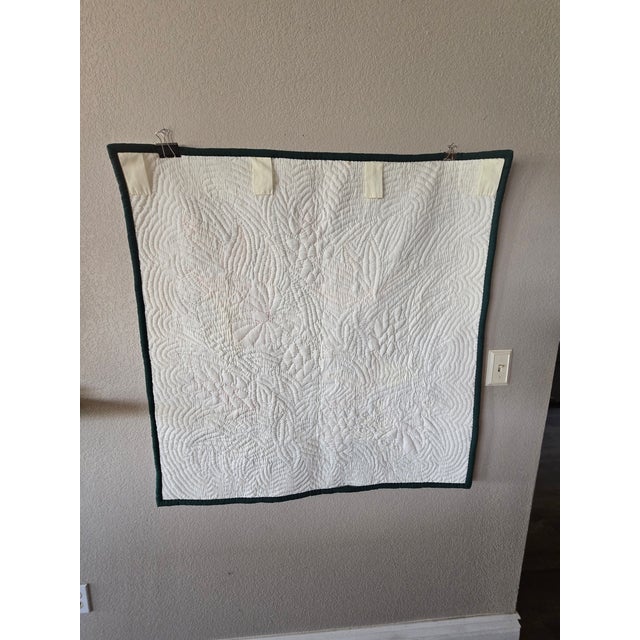 Dark Green Late 20th Century Colorful Hawaiian Quilted Wall Hanging For Sale - Image 8 of 10