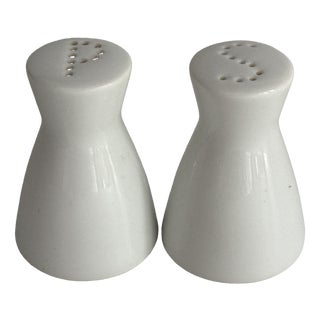 Form 2000 White Salt and Pepper Shakers by Raymond Loewy for Rosenthal, Germany, 1950s, Set of 2 For Sale