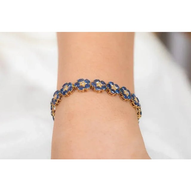 18k Yellow Gold Floral Blue Sapphire and Diamond Bracelet, 21.25 Ct by VRJewels For Sale - Image 9 of 16