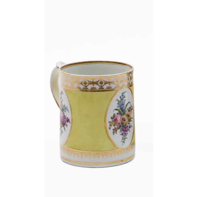 English Antique Early 19th Century Georgian Chamberlains Worcester Yellow Ground Mug With Oval Panels of Flower Bouquets Circa 1800 For Sale - Image 3 of 11
