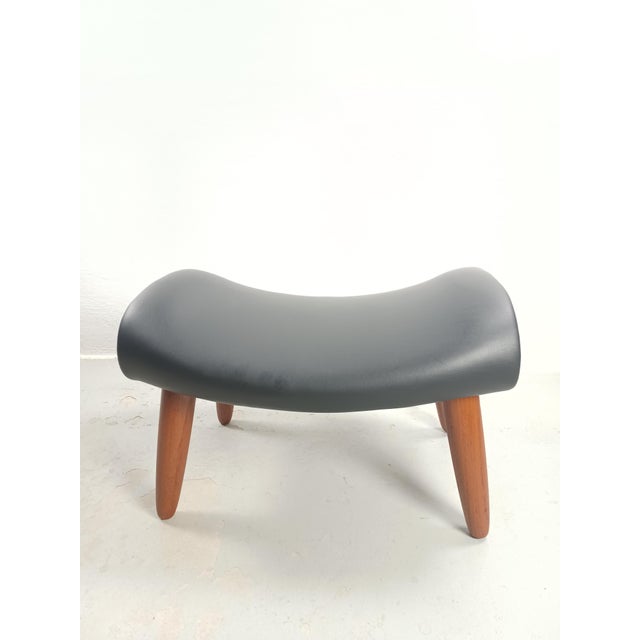1970s Fully Restored Danish Ottoman in Teak and Black Leather, 1960s For Sale - Image 5 of 7