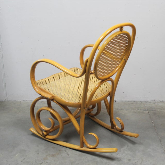 Vintage Rocking Chair in Beech, 1980s, in Very Good conditions. Designed 1980 to 1989