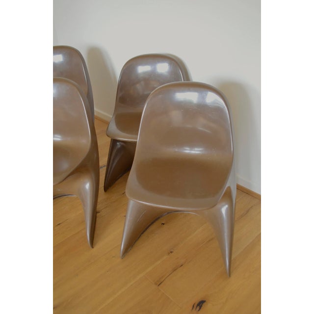 - Children's chair by Casala Mod - Casalino 1 model designed by Alexander Begge - Plastic brown - Produced in 1984 Labeled...
