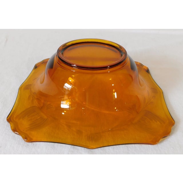 1970s Elegant Vintage Mid Century Etched and Scalloped Amber Glass Serving Bowl For Sale - Image 5 of 6