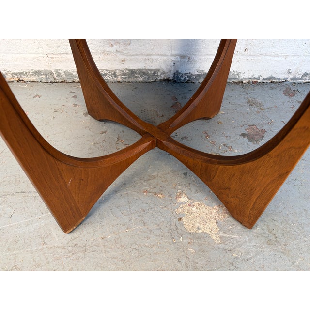 Brutalist Mid-Century Round Walnut Side Table Attributed to Broyhill Brasilia For Sale - Image 9 of 14