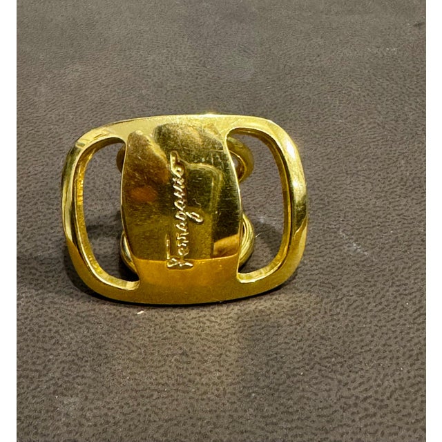 Salvatore Ferragamo Ganchini scarf ring /Ring gold Tone, Medium Size For Sale In New York - Image 6 of 18
