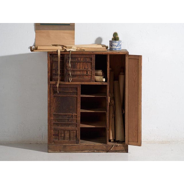 Antique Japanese storage cabinet – Taishō Period – Showa (c.1920-1945)Dimensions: Length: 70 cm Depth: 33 cm Height: 88...