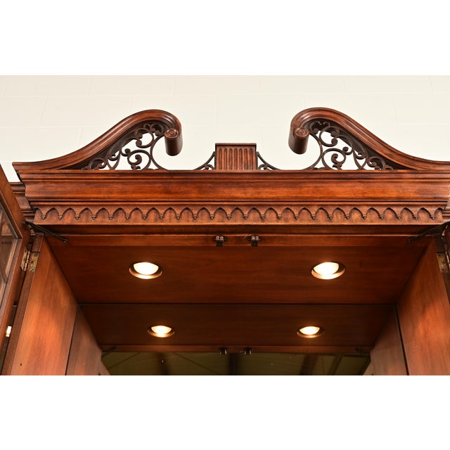 Henredon Georgian Carved Mahogany Lighted Breakfront Bookcase Cabinet For Sale - Image 12 of 17