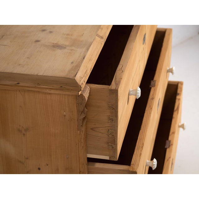 Antique bedroom dresser (c.1920) Dimensions: Length: 127 cm Depth: 59 cm Height: 99 cm Style: French Provençal Materials...