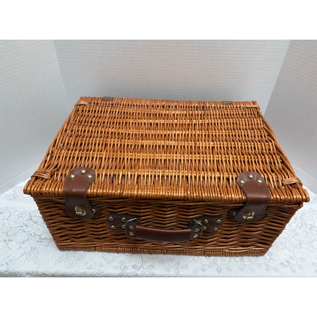 Large Classic Vintage Americana Wood Wicker Picnic Basket With Accoutrements For Sale - Image 4 of 11