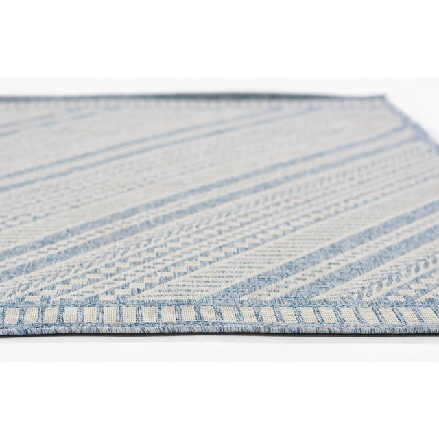 Contemporary Momeni Contemporary Indoor/Outdoor Hampton Meadow Rug in Blue, 3'3" x 5' For Sale - Image 3 of 9