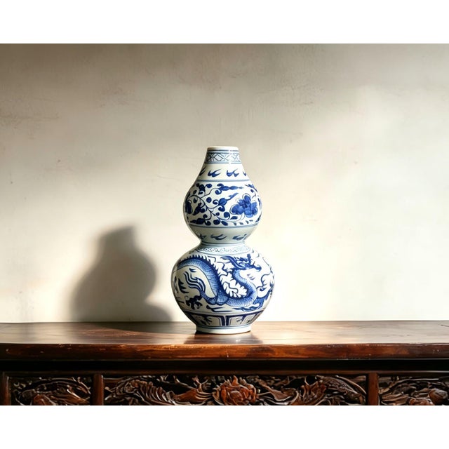 W-20cm,H-36.5cm Experience the beauty and elegance of Chinese history with our Chinese Vintage Porcelain Handcrafted with...