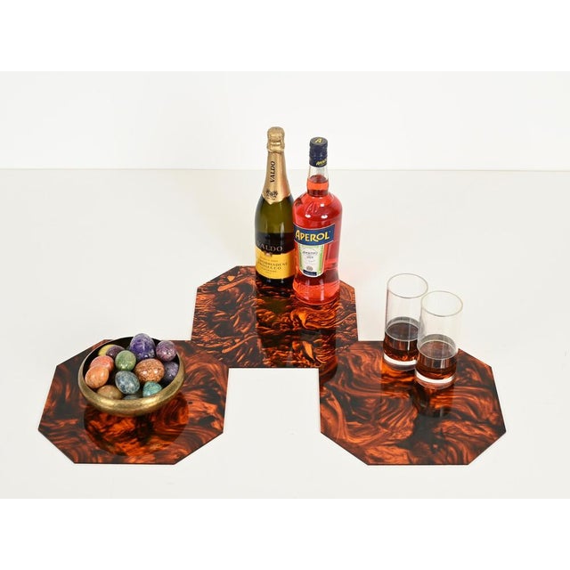 1970s Italian Charger Plates in Acrylic Tortoiseshell Effect from Dior, 1970s, Set of 6 For Sale - Image 5 of 17