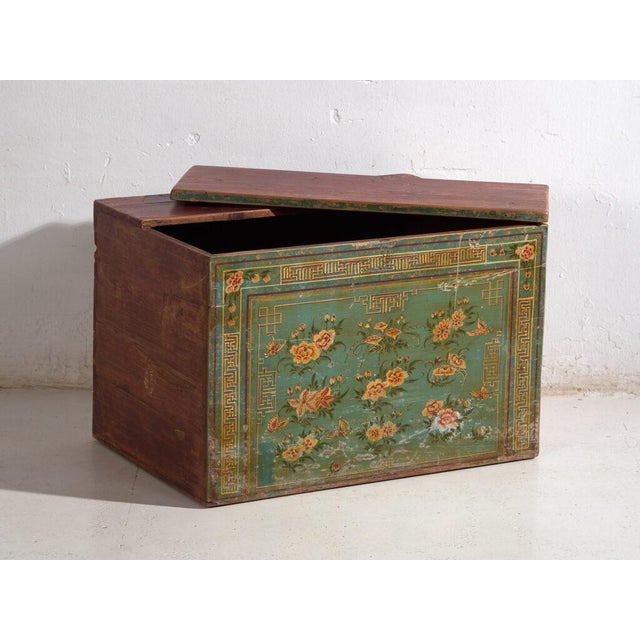 Antique Chinese Qing Dynasty Painted Dongbei Peony Trunk For Sale - Image 3 of 12