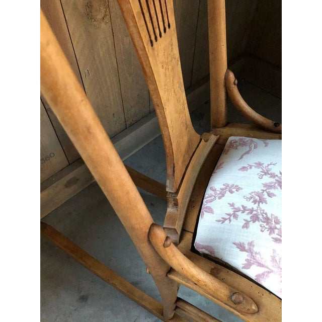 The total width with feet is 75 cm. This piece has an attribution mark, I am sure that it is completely authentic and take...