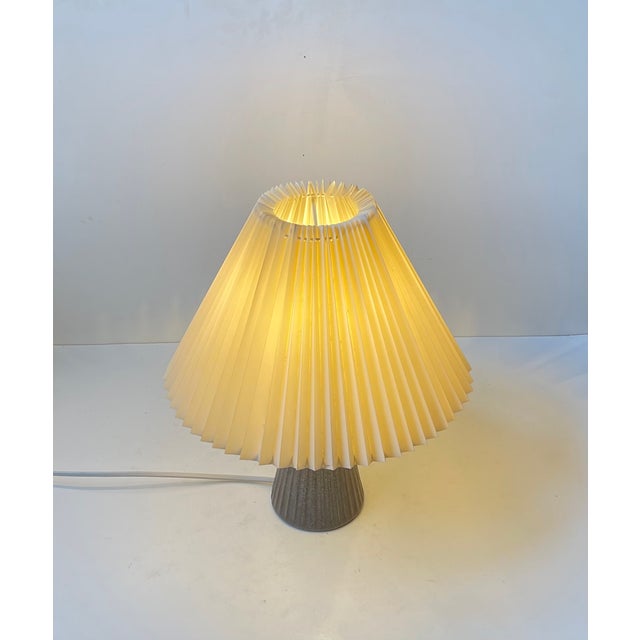Small Vintage Scandinavian Fluted Ceramic Table Lamp by Elisabeth Loholt, 1950s For Sale - Image 9 of 10