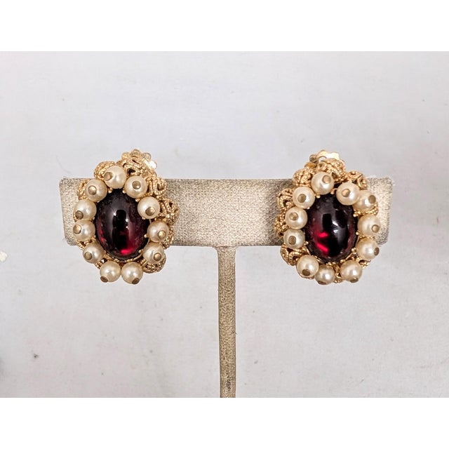 Hattie Carnegie Vintage 1950s Signed Hattie Carnegie Cabochon Faux-Garnet & Faux-Pearl Dangles Clip Earrings-2 Pieces For Sale - Image 4 of 7
