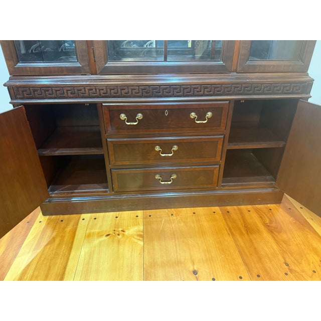 Drexel 1990s China Cabinet (Drexel Chippendale) For Sale - Image 4 of 10
