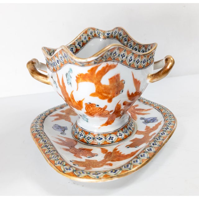 Japanese 20th Century Chinese or Japanese Export Gravy Boat With Carp or Goldfish For Sale - Image 3 of 15