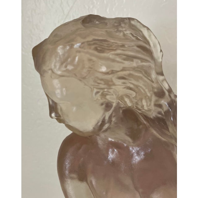 Late 20th Century Dorothy Draper Lucite Bust Sculpture - Unsigned Missing Label Sticker For Sale - Image 6 of 9