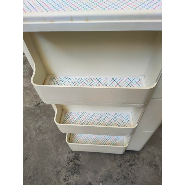 Vintage Side Table in Plastic, 1970 For Sale - Image 4 of 11