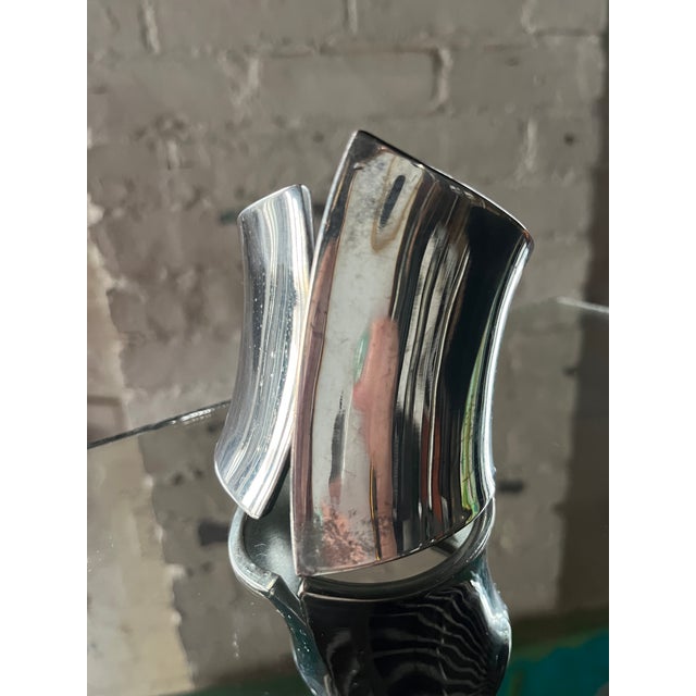 Silver Postmodern, 1990s Sculptural Silver-Toned Metal Cuff Bracelet For Sale - Image 8 of 9