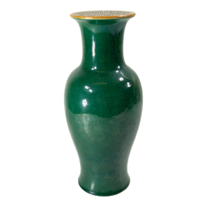 19th Century Chinese Dark Apple Green Crackled Vase, Qing Dynasty