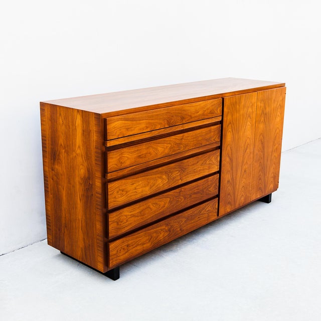Mid-Century Modern Restored 1950s T. H. Robsjohn-Gibbings for Widdicomb Walnut Credenza For Sale - Image 3 of 15
