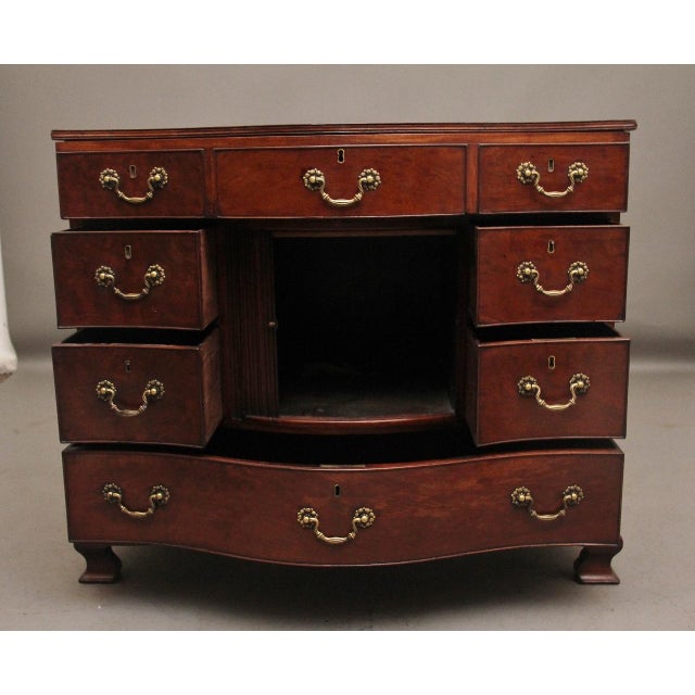 Early 19th Century Mahogany Chest of Drawers, 1810 For Sale - Image 11 of 14