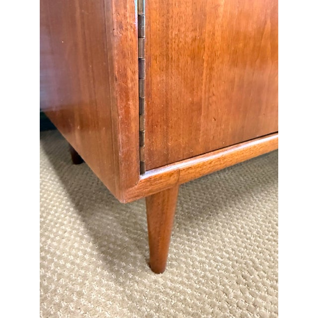 Mid-Century Modern Mid Century Foster McDavid Walnut Credenza Sideboard Console Cabinet For Sale - Image 3 of 9