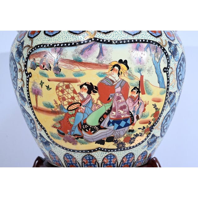 Chinese Porcelain Vase For Sale - Image 11 of 18