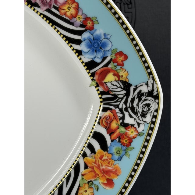Vintage Hot Flowers Fish Plate in Porcelain by Versace for Rosenthal, 2000s For Sale - Image 5 of 12