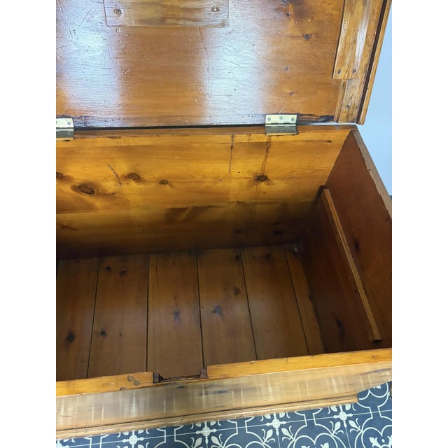 Large Antique 19th Century Large Victorian Pine Trunk Blanket Box For Sale - Image 9 of 17