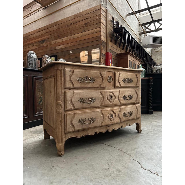 18th Century Oak Chest of Drawers For Sale - Image 15 of 15