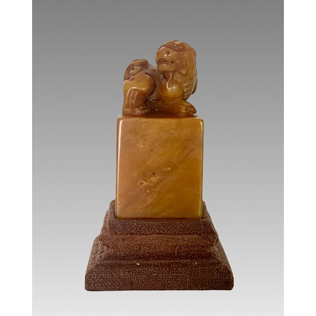 Old Chinese Shoushan Stone Pi Xiu Dragon Seal, Stamp, Tianhuang, Raw Silk Stand & Wood Box For Sale - Image 4 of 15