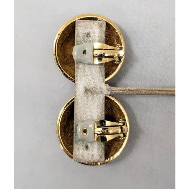 Vintage 1980s Signed Ciner Goldtone Black & Ivory Enamel Striped Clip Earrings-2 Pieces For Sale In Philadelphia - Image 6 of 7