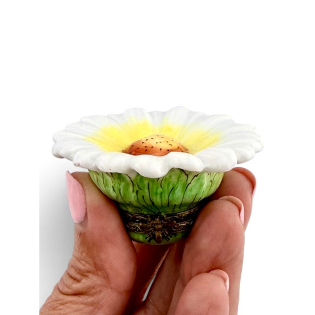 Vintage Limoges France Peint Main Flower Trinket Box With Bee Clasp For Sale - Image 14 of 14