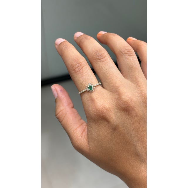 Contemporary Art Deco Sunburst Emerald & Baguette Diamond Promise Ring Size 5.5 in 14k Yellow Gold For Sale - Image 3 of 17