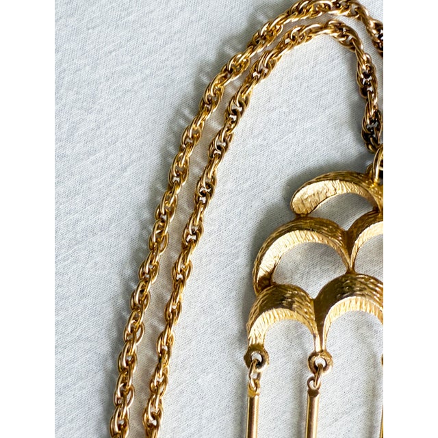 Hollywood Regency Vintage 1970s Brutalist Articulated Birdcage Tassel Pendant Necklace, Gold-Tone For Sale - Image 3 of 15
