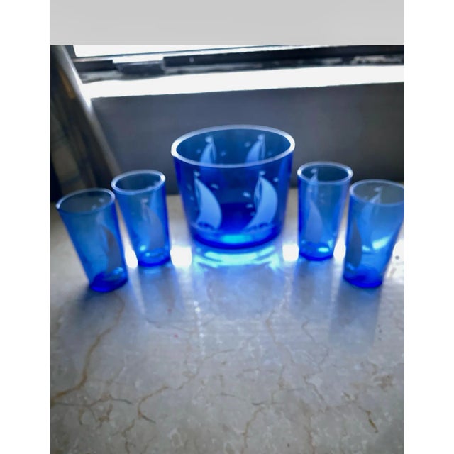Hazel-Atlas 1930s Hazel-Atlas Sportsman Art Deco Cobalt Ice Bucket & Glasses Set- 5 Pieces For Sale - Image 4 of 7