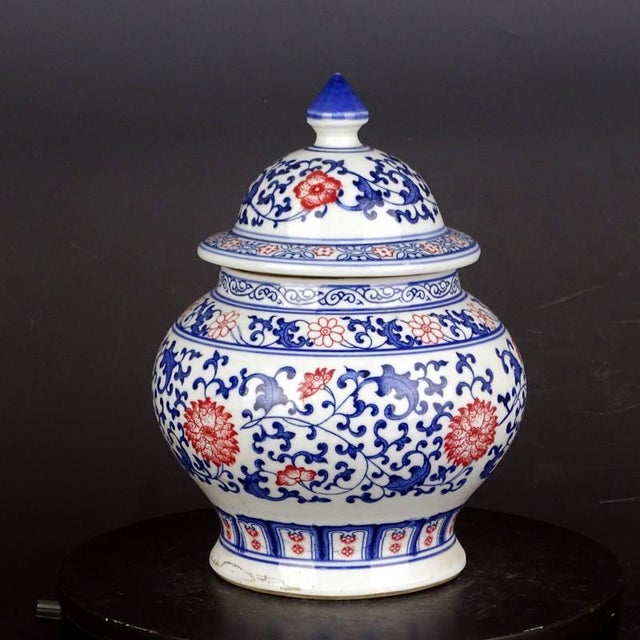 Early 20th Century Vintage Chinese Ceramic Pot Qing Dynasty Qianlong Marked Blue and White Underglaze Red Porcelain Ginger Jar Hand Painted Flowers Pattern For Sale - Image 5 of 7