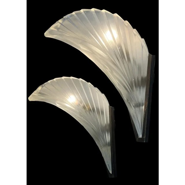 Art Deco French Feather Shape Frosted Glass Wall Sconce, 1930s For Sale - Image 4 of 11